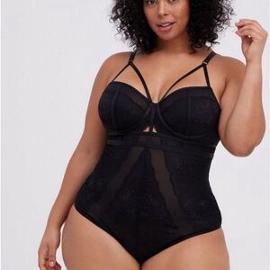 Nwt Torrid size 5 Strappy Underwire Bodysuit - Lace & Mesh Rhinestones.